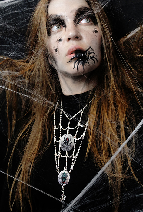 spider and fly hand painted miniatures by Drakula Approved